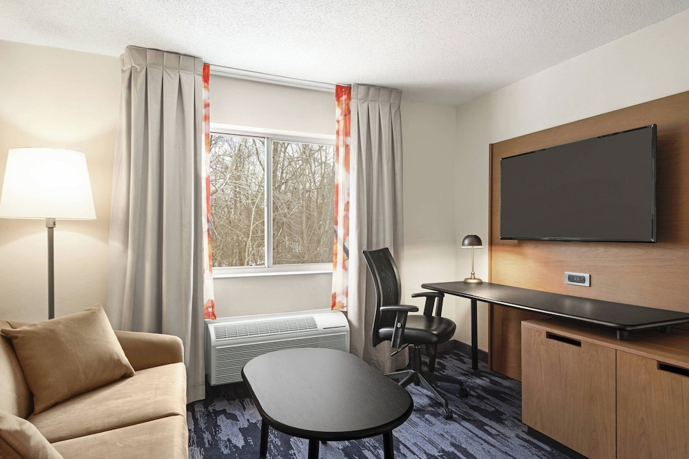 Fairfield Inn by Marriott Warren Niles - photo 7