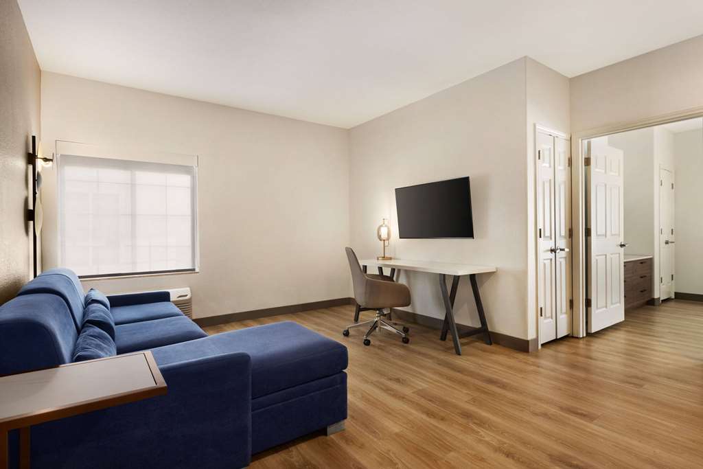La Quinta Inn & Suites by Wyndham Port Arthur - photo 34