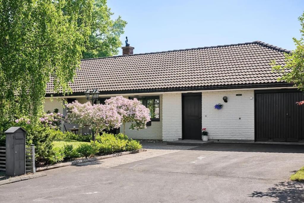 Villa med privat läge nära Elmia — 4-Star Luxury Hotel in Huskvarna, Sweden
