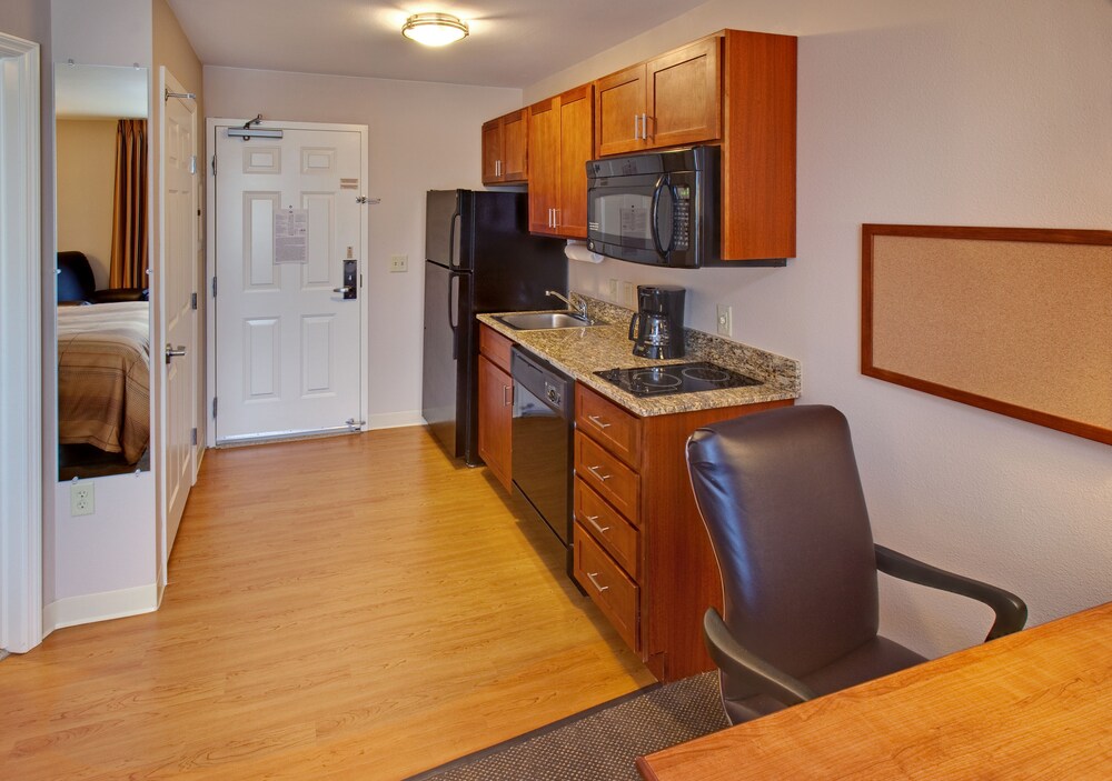 Candlewood Suites Williston by IHG - photo 7