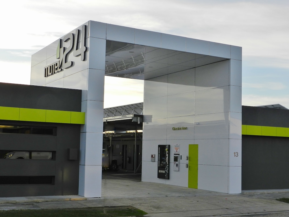 Sanctuary Park Motel