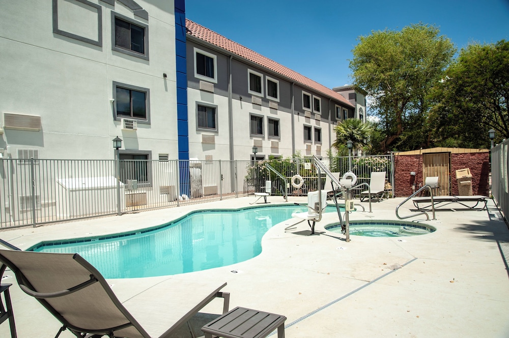 Holiday Inn Express Airport Tucson by IHG - featured photo