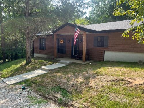 Cozy Cabin Retreat For Your Perfect Getaway 20794887 — Imperial