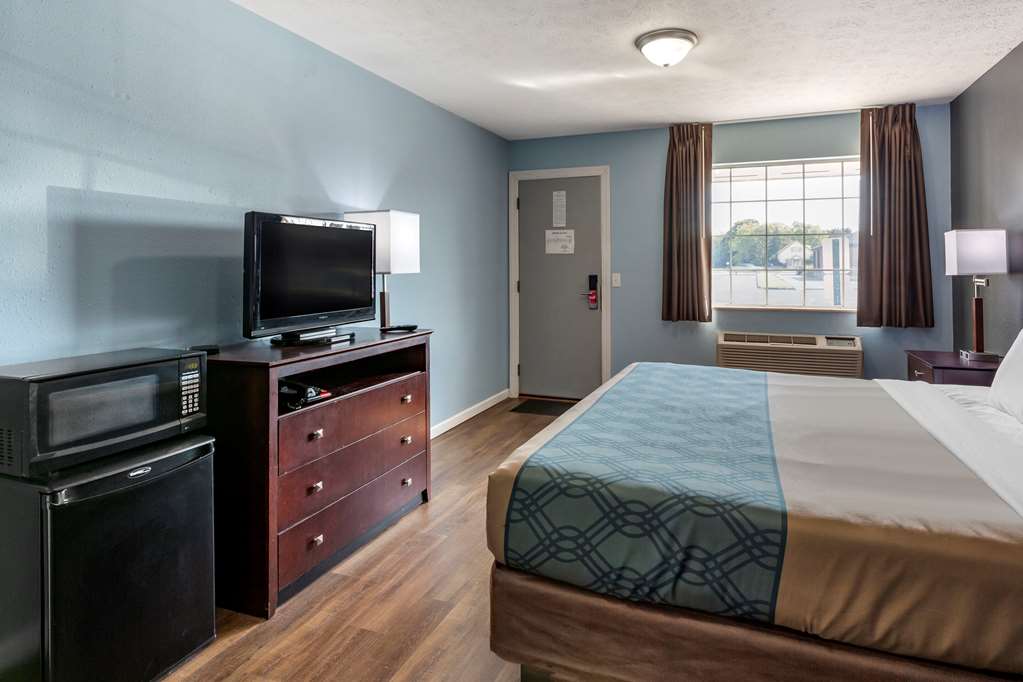 Econo Lodge Inn & Suites Sandusky South - photo 16