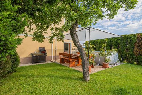 House Dijana With Pool — 4-Star Luxury Hotel in Nova Vas, Slovenia