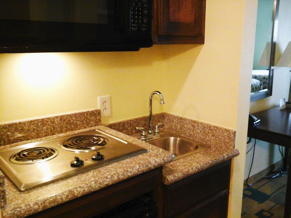 Rivers Inn & Suites - photo 10