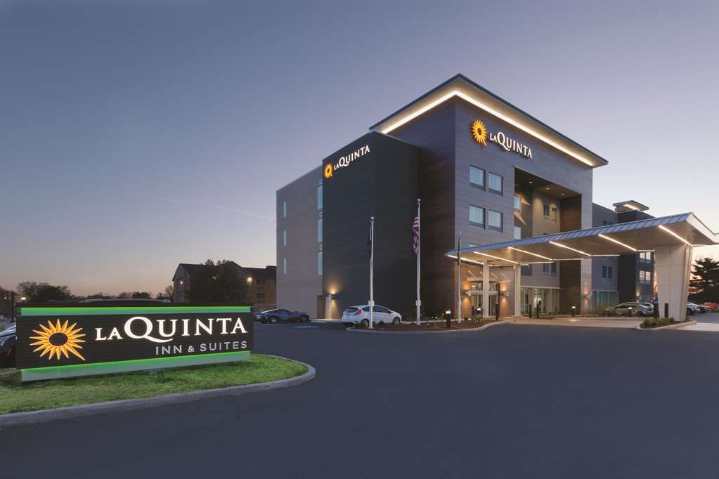 La Quinta Inn & Suites by Wyndham Terre Haute - featured photo