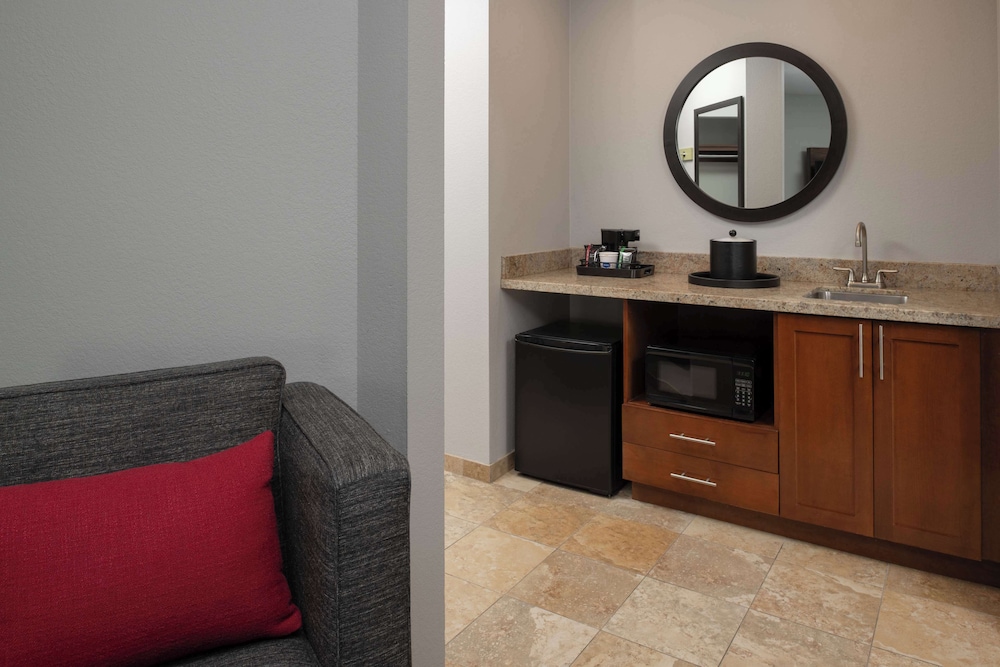 Hampton Inn & Suites Seattle Airport 28th Ave - photo 8