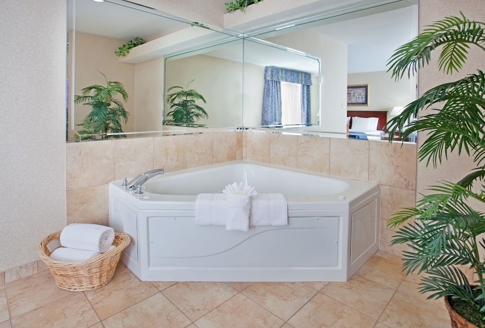 Holiday Inn Express & Suites Farmington by IHG - photo 15