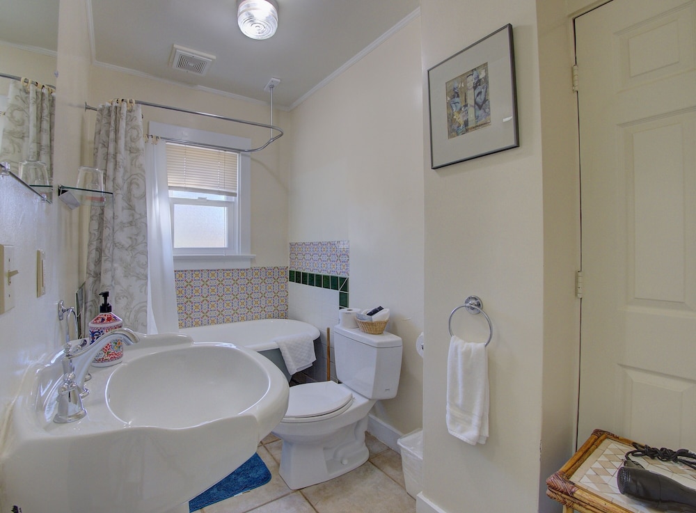 Secret Garden Inn and Cottages - photo 110