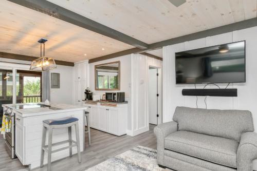 Mountains to Sea by Oak Island Accommodations - photo 17