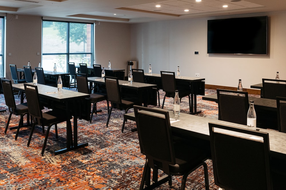 Revel Hotel Des Moines Urbandale Tapestry Collection by Hilton - photo 132