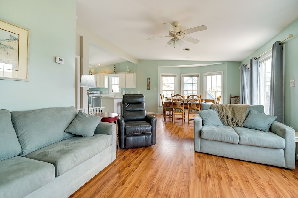 Surf City Vacation Rental Walk to Beach — 4-Star Luxury Hotel in Santa Cruz, United States