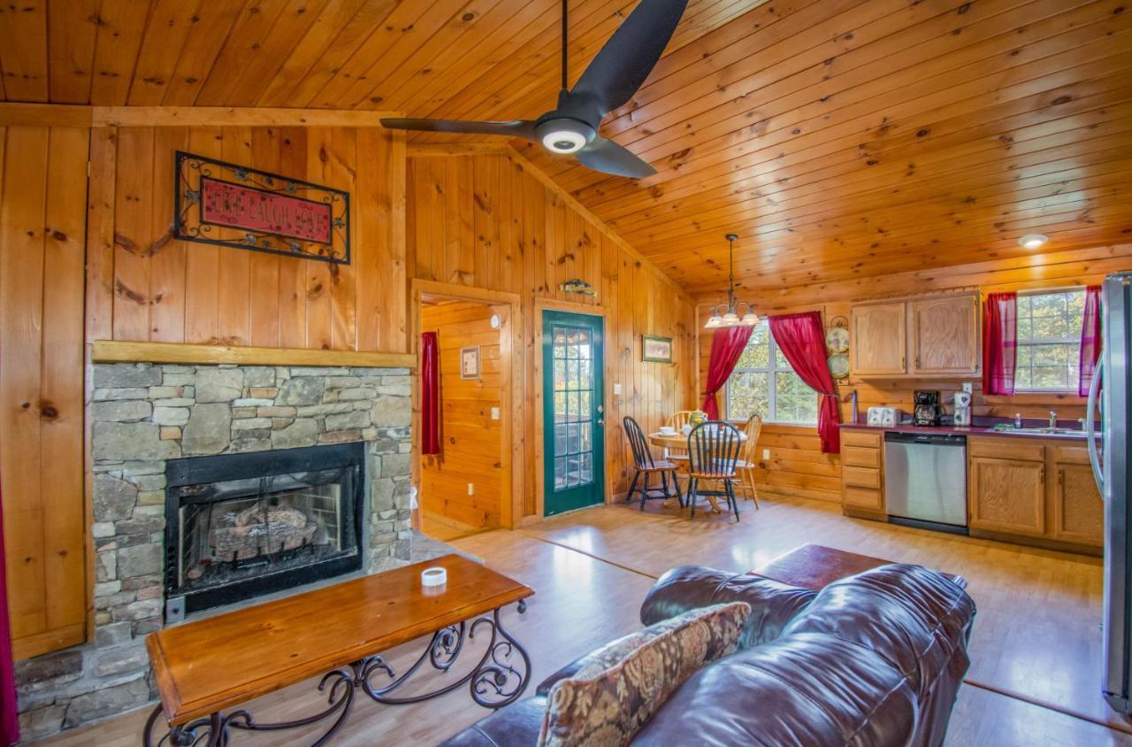Ladybug Resort Romantic Cabin with Mountain Views Game Room Close To Dollywood - photo 19