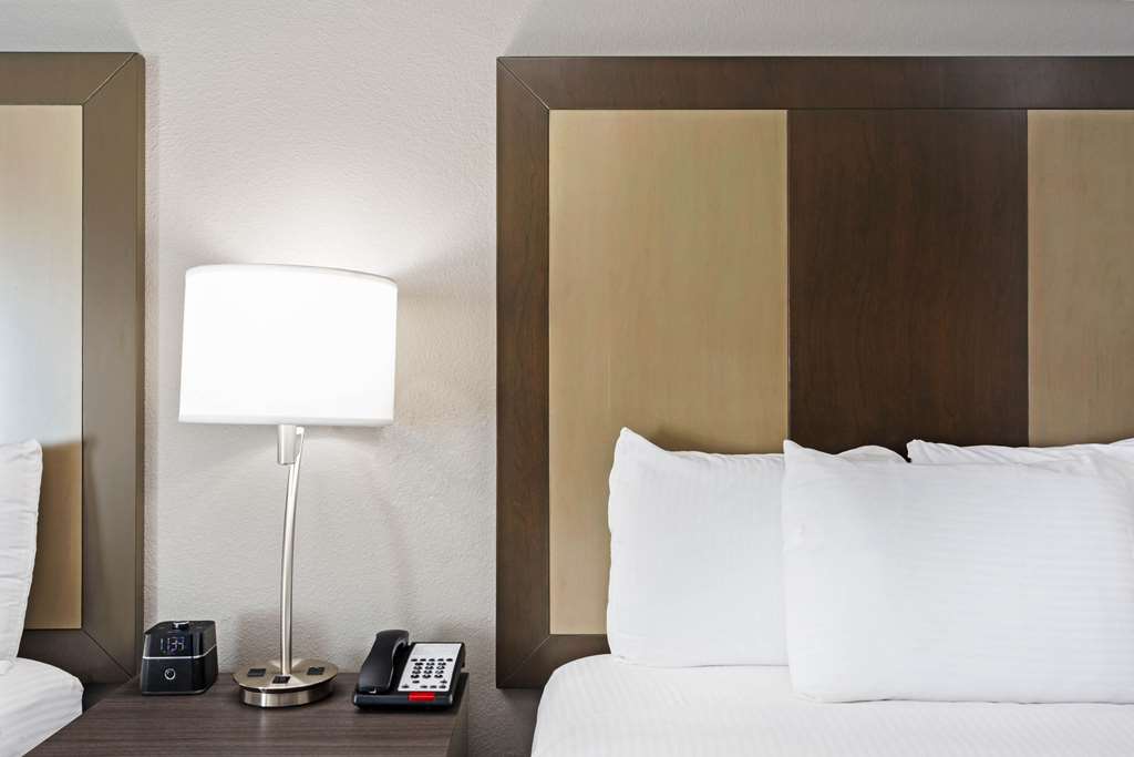 La Quinta Inn & Suites by Wyndham Sweetwater East - photo 18