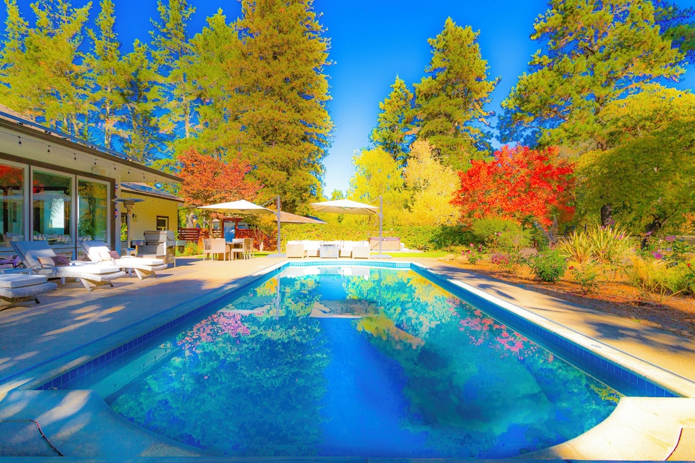Zegarra Estate — 5-Star Luxury Hotel in Sebastopol, United States