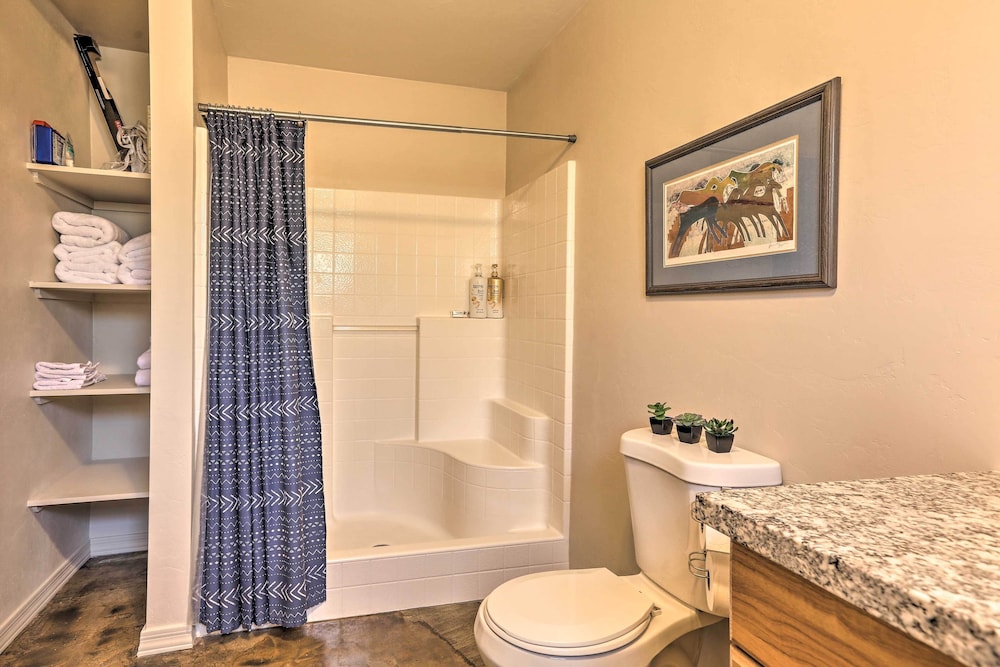 Oro Valley Retreat w Pool Spa & Rooftop Views - photo 8