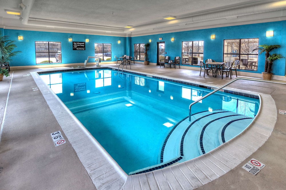 Hampton Inn & Suites Kalamazoo Oshtemo - photo 29
