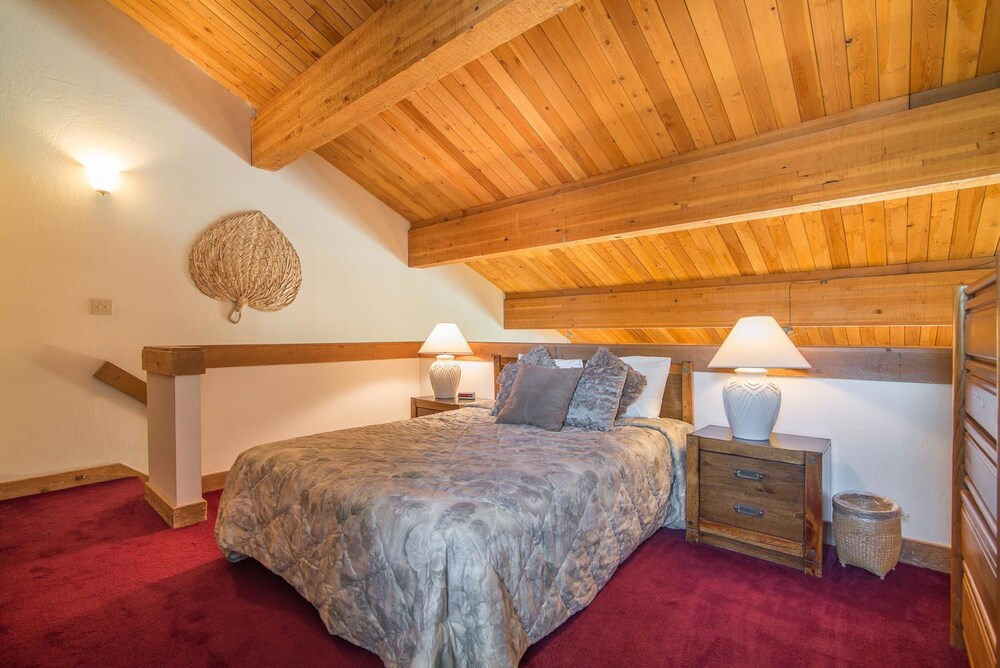 Modern Hotel Style Studio Timber Creek Lodge #210 by RedAwning - photo 3