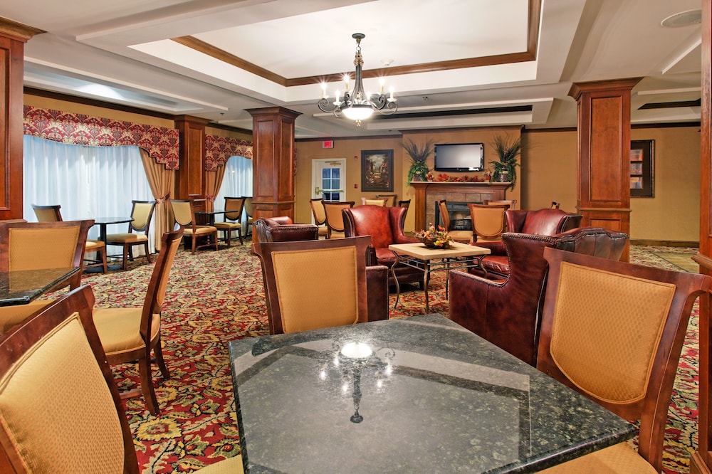 Holiday Inn Express Hotel & Suites Tupelo by IHG - photo 36