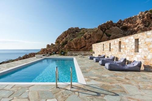 Mont' Rock villas 2 — 4-Star Luxury Hotel in Vari, Greece