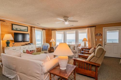Beach Barracks by Oak Island Accommodations - photo 40