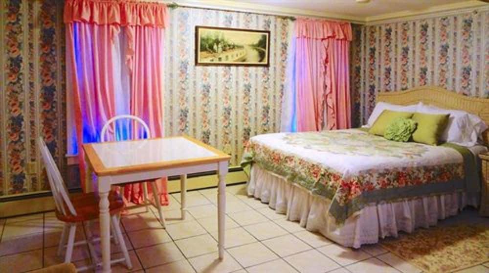 The Henry Collins Inn - photo 13