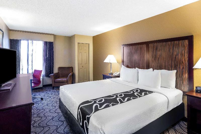 La Quinta Inn & Suites Oakland Airport Coliseum - photo 20
