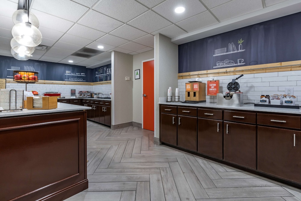 Hampton Inn & Suites Louisville East - photo 33