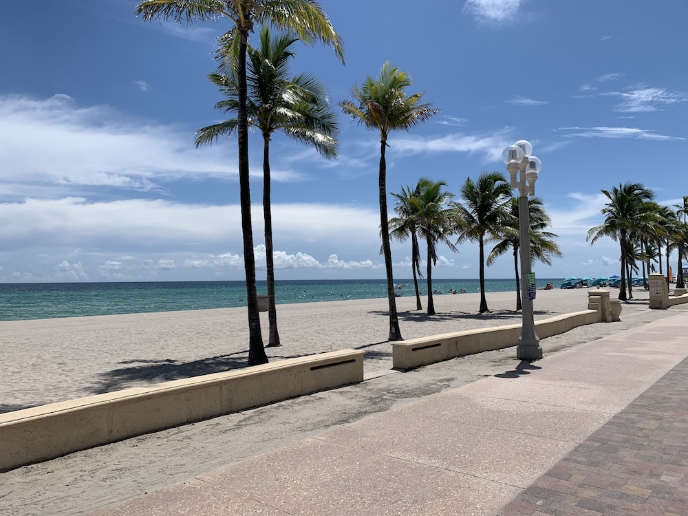 Tiana Beach Inn - photo 35