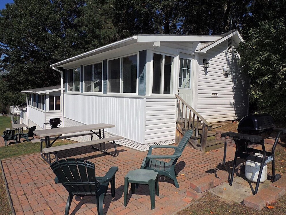 West Winds Motel & Cottages - photo 38