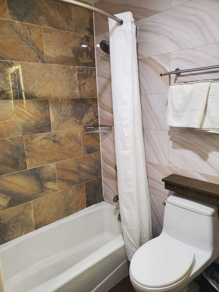 The Essence Hotel At Jfk - photo 11