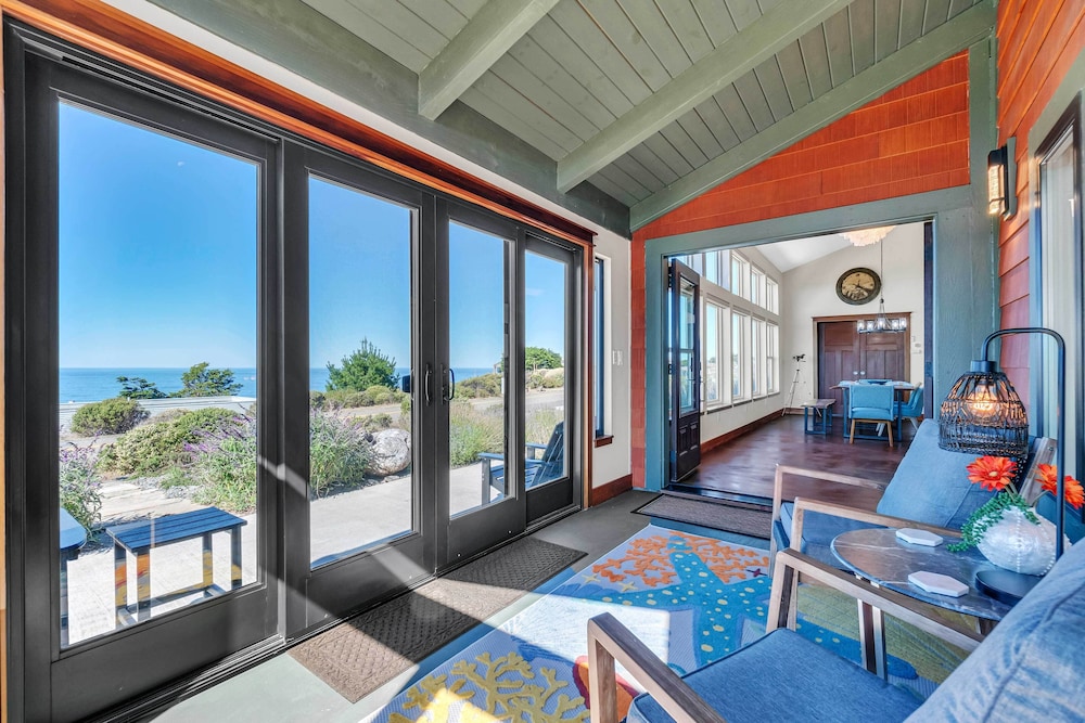 Dream Weaver House with Hot Tub and Ocean View — 4-Star Luxury Hotel in Manchester, United States