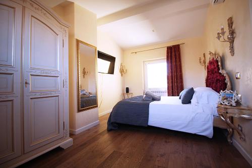 HomEdoApartments Deluxe Terme suite — 4-Star Luxury Hotel in Florence, Italy