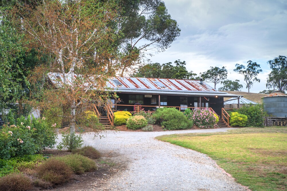 Mittagong Homestead & Cottages — hotel in Alexandra
