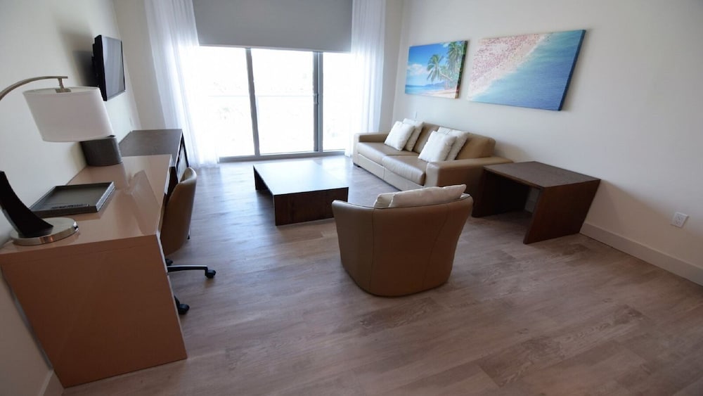 Spectacular 1 Bed Plus Den On To The Amazing Hollywood Beach Hollywood - photo 12
