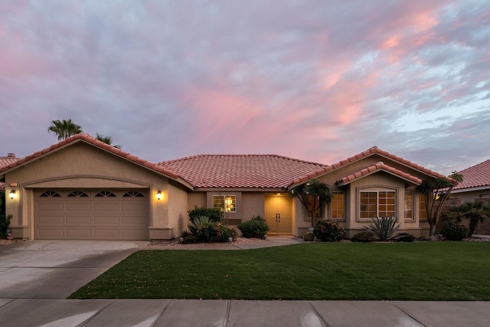 Flamingo by AvantStay Desert Oasis 10 Mins to Coachella w Pool La Quinta - carbon neutral hotel in La Quinta