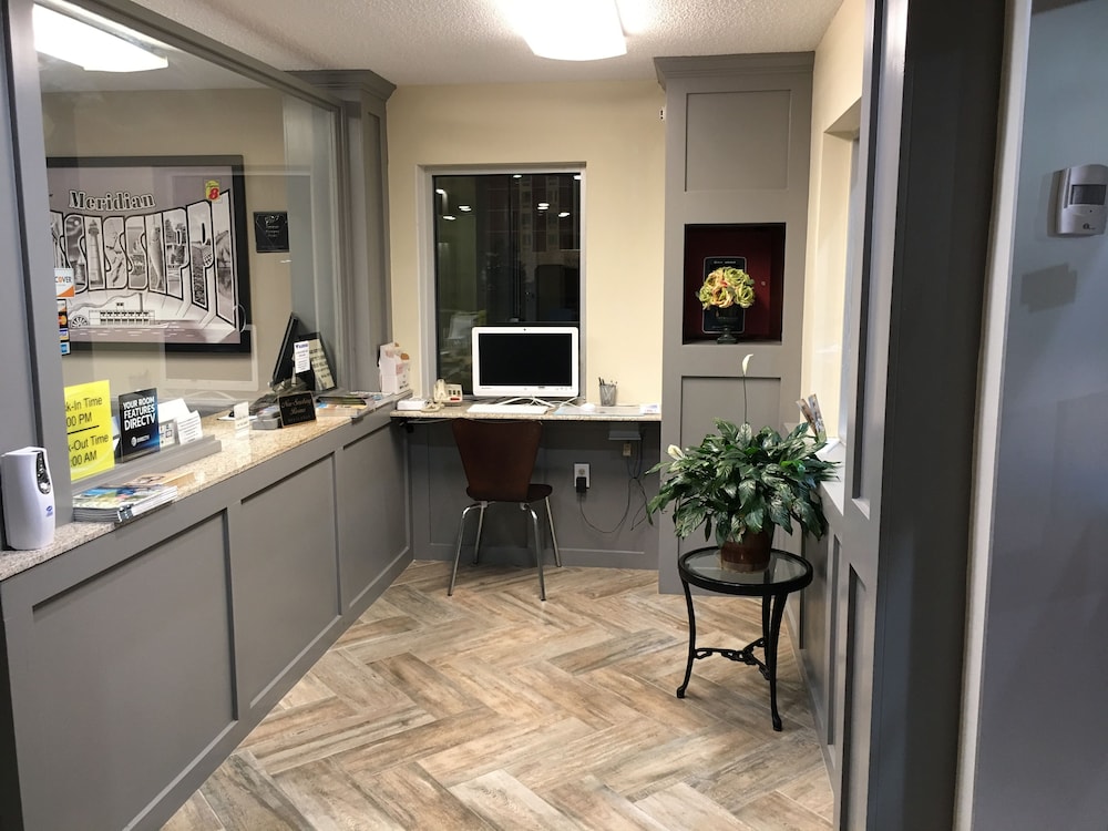 Super 8 by Wyndham Meridian - photo 3