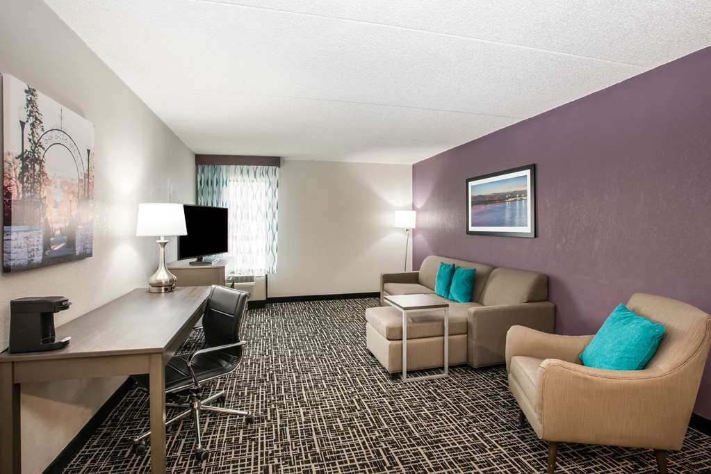 La Quinta Inn by Wyndham Davenport & Conference Center - photo 36