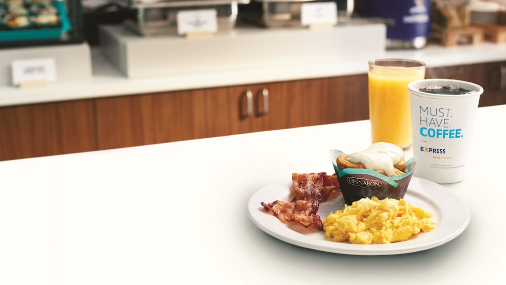 Holiday Inn Express Hotel & Suites Minneapolis Minnetonka by IHG — hotel in Minnetonka