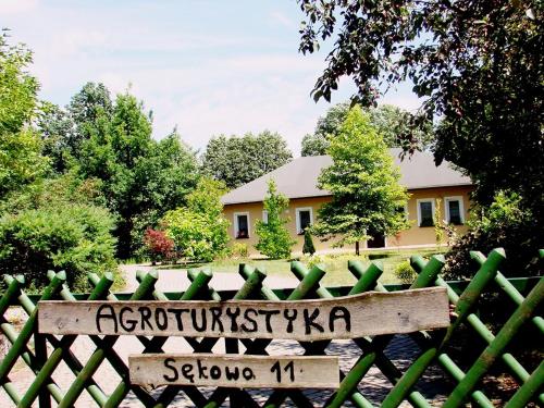 Agroturystyka Pod Modrzewiami — hotel in Nowy Tomysl