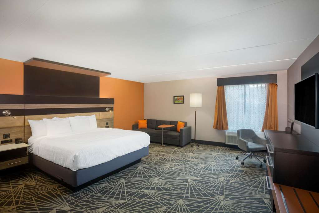 La Quinta Inn & Suites by Wyndham Branson - photo 18