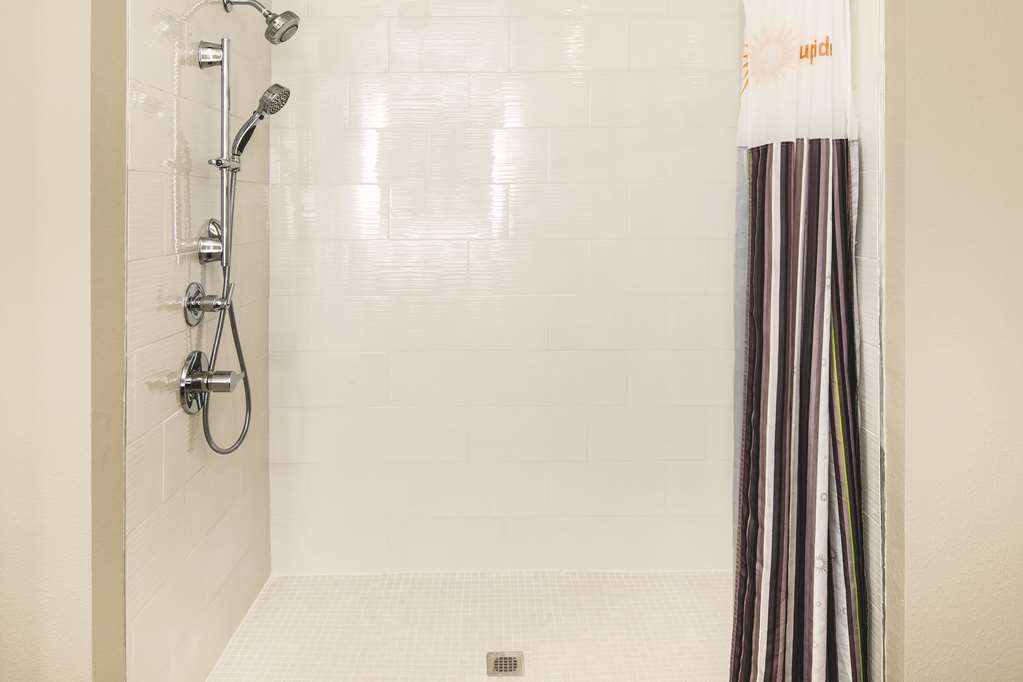 La Quinta Inn & Suites by Wyndham Milledgeville - photo 17