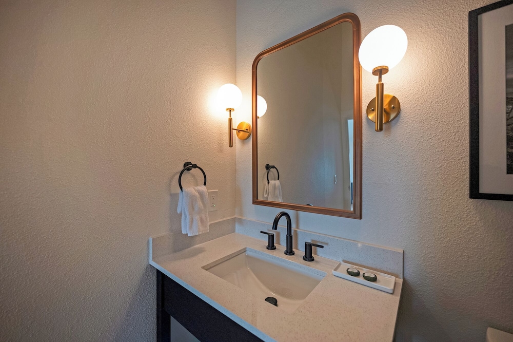Bodega Coast Inn and Suites - photo 43