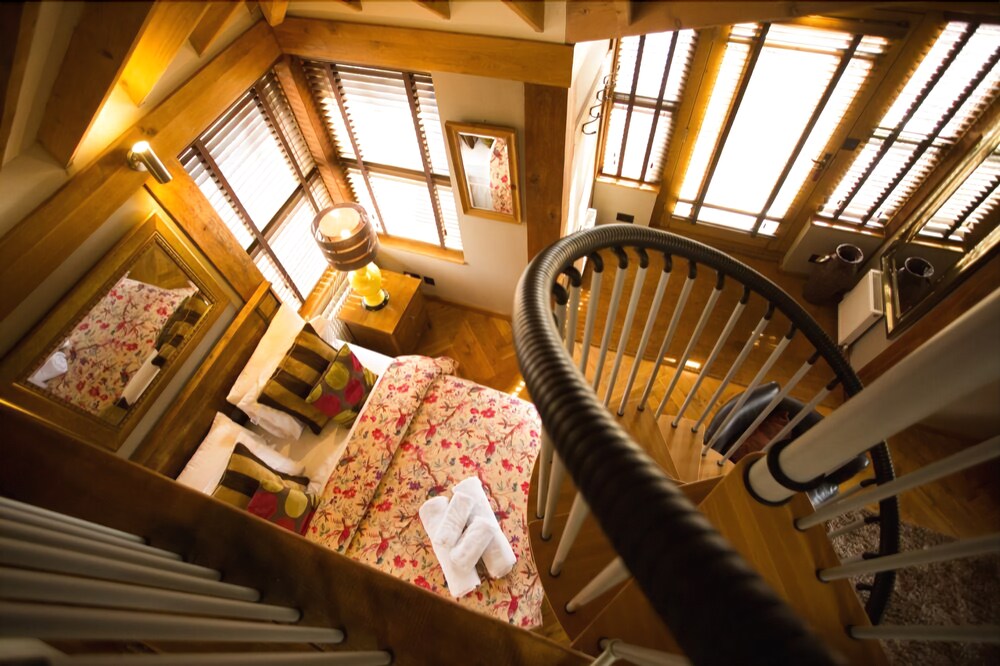 Moss Wood - carbon neutral hotel in Knutsford