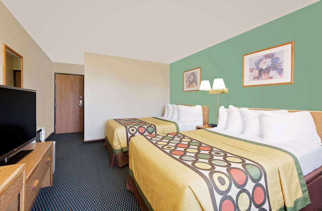 Super 8 by Wyndham Marshall - photo 4