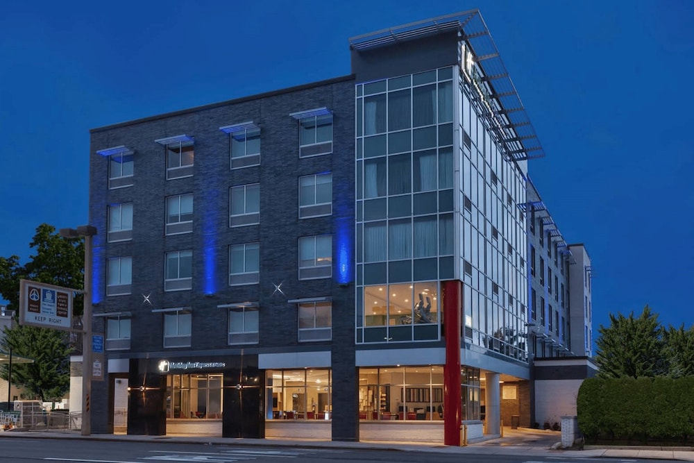 Holiday Inn Express & Suites Jersey City Holland Tunnel by IHG in Jersey City, United States