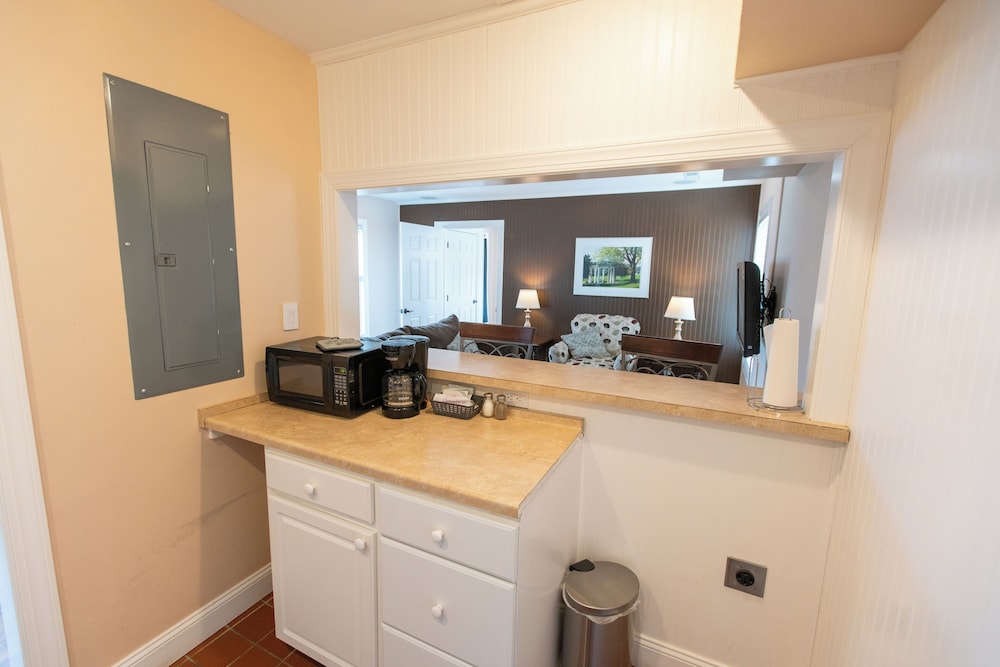 Howard's Creek Inn - photo 35