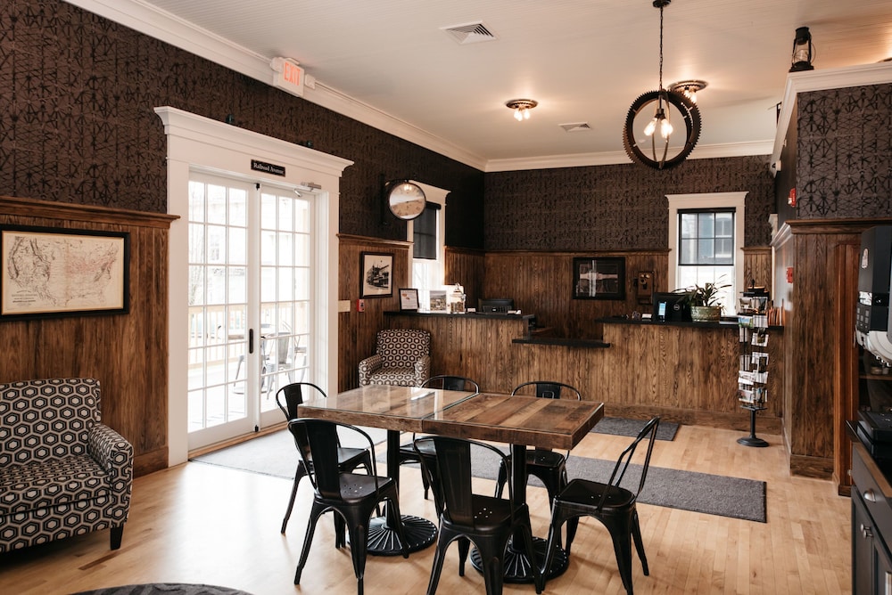 The Railroad Inn - photo 5