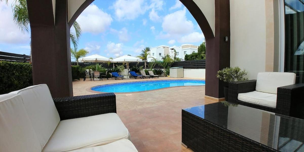 Oresti Villa with a pool
